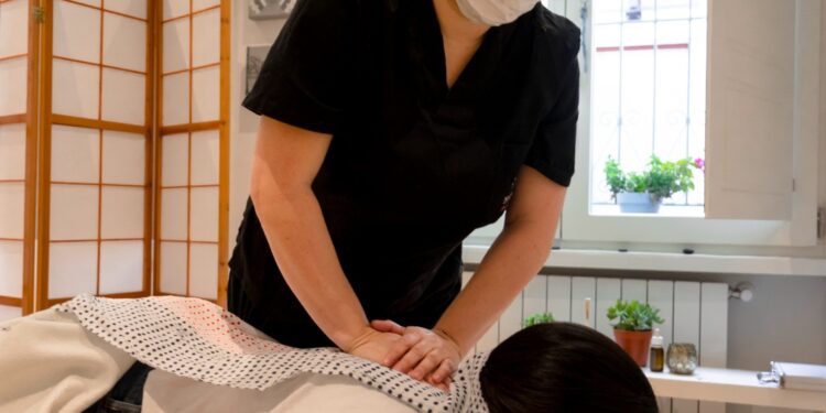Técnica de masaje holístico Shiatsu Madrid