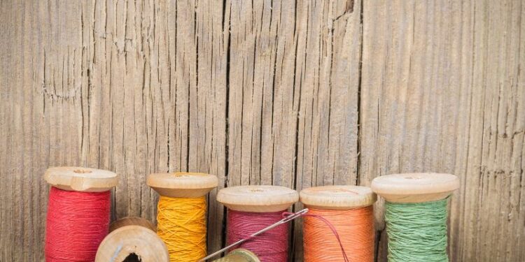 Creación de accesorios con costura creativa en Badalona